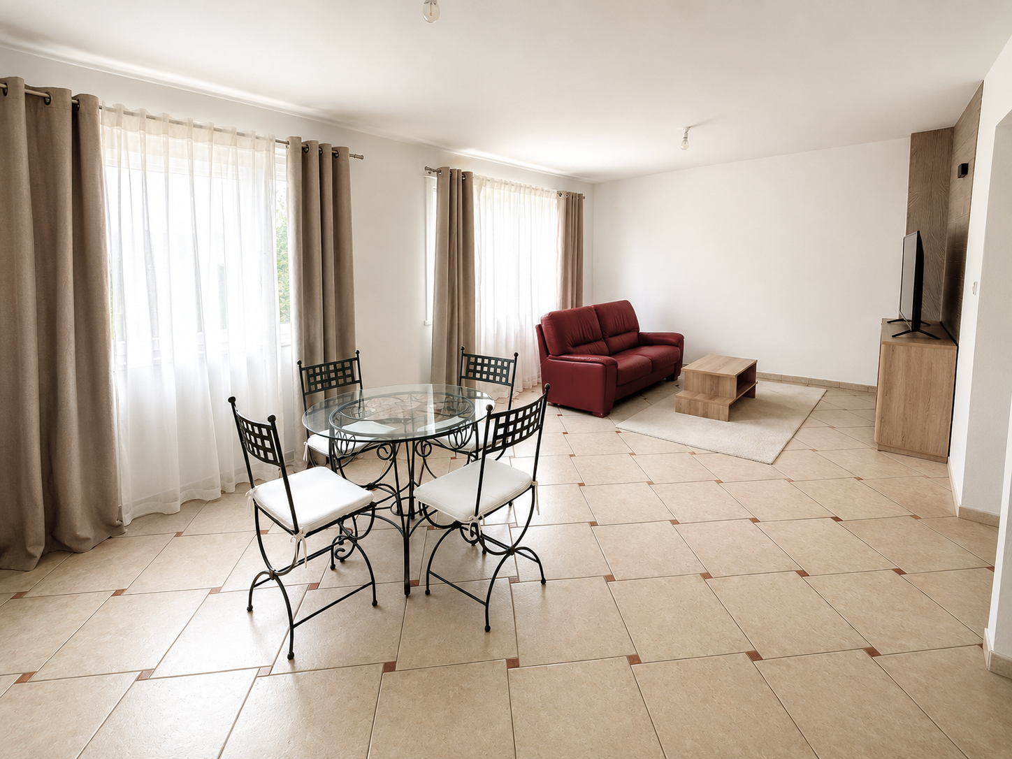 Appartement lumineux avec jardin commun, parking privé et cave